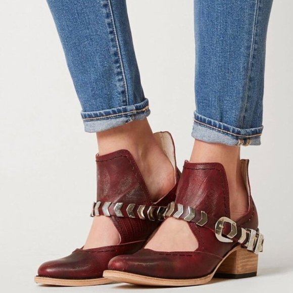 SZ 7 FREEBIRD BY STEVEN BLADE RED DISTRESSED HARNESS BOOTIES BOOTS